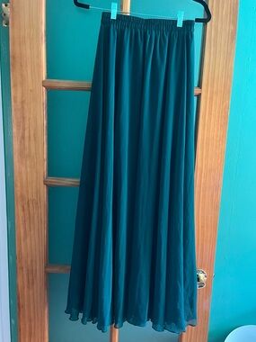 Flowing Green Maxi Skirt with Elastic Waistband